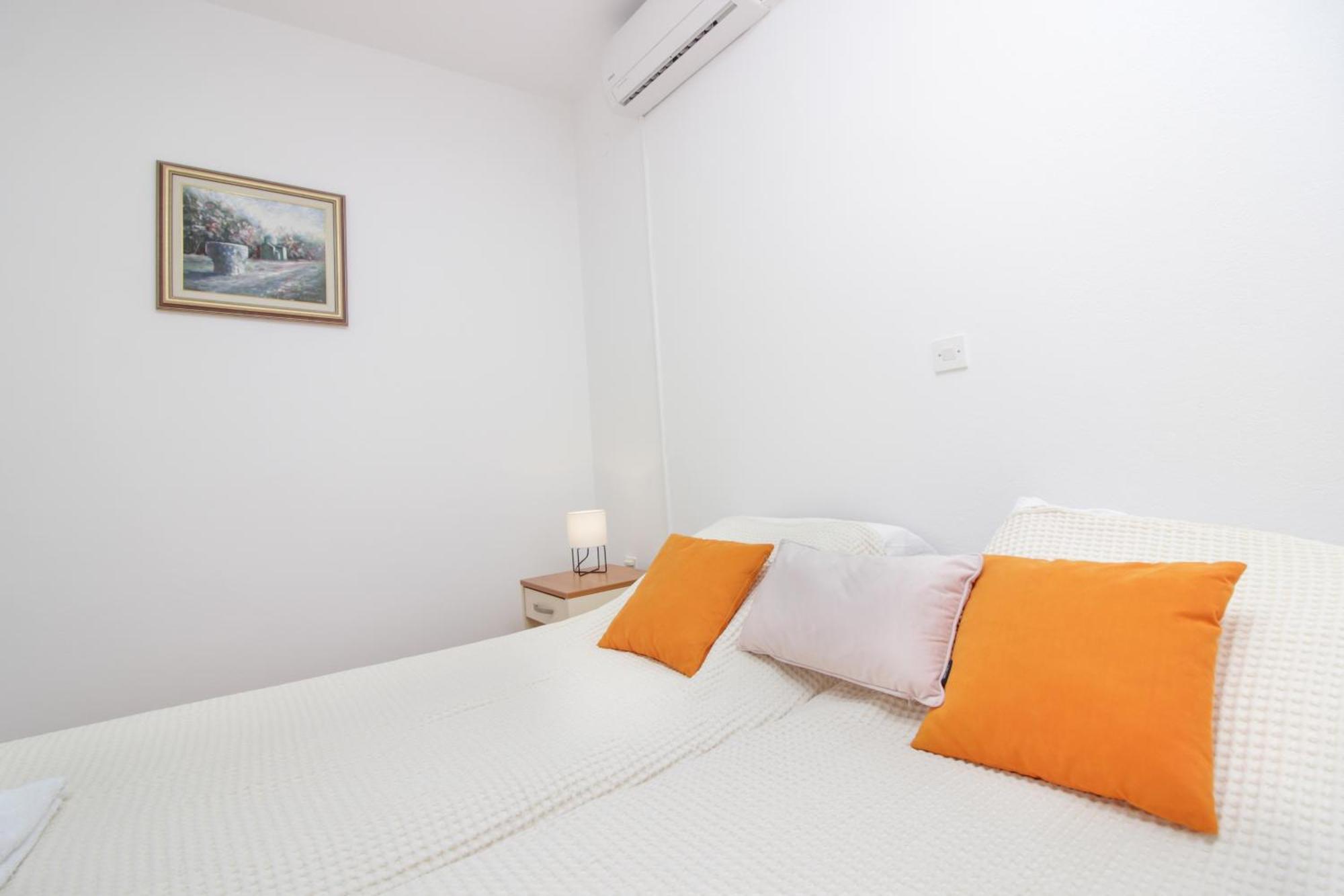Apartments And Rooms With Parking Space Nin, Zadar - 5805 Rum bild